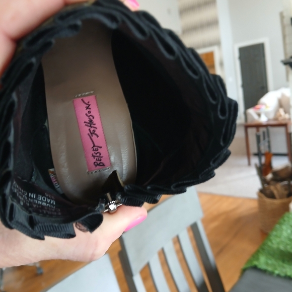 Betsy Johnson Calf Hair Camo Boots Luke New Size 8 - Picture 5 of 6